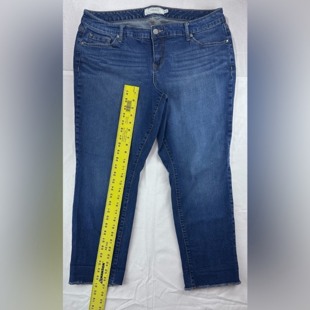 Torrid Womens Size 16 Cropped Jeans Dark Wash Raw Hem Stretch Denim - Picture 9 of 15
